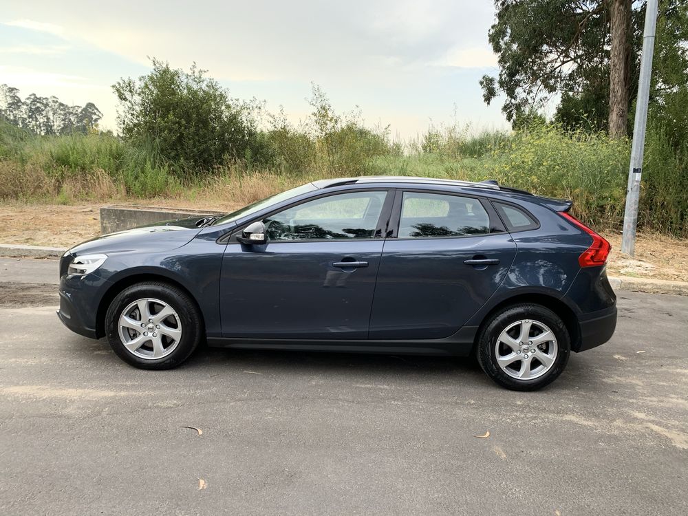 VOLVO V40 Cross Country D3