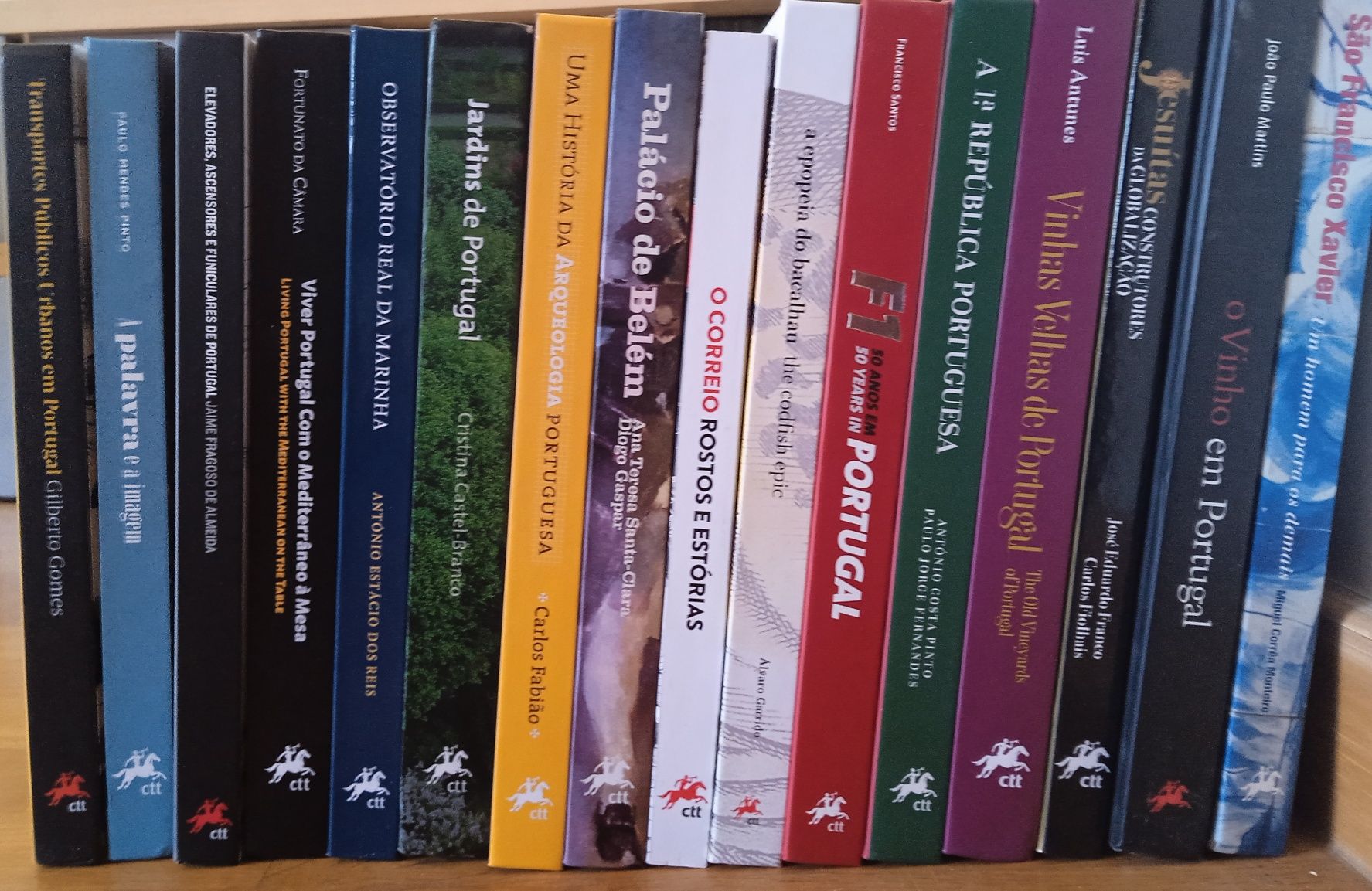 Lote de livros CTT
- 41 temáticos 
- 33 temáticos specimen 
- 7 anuai