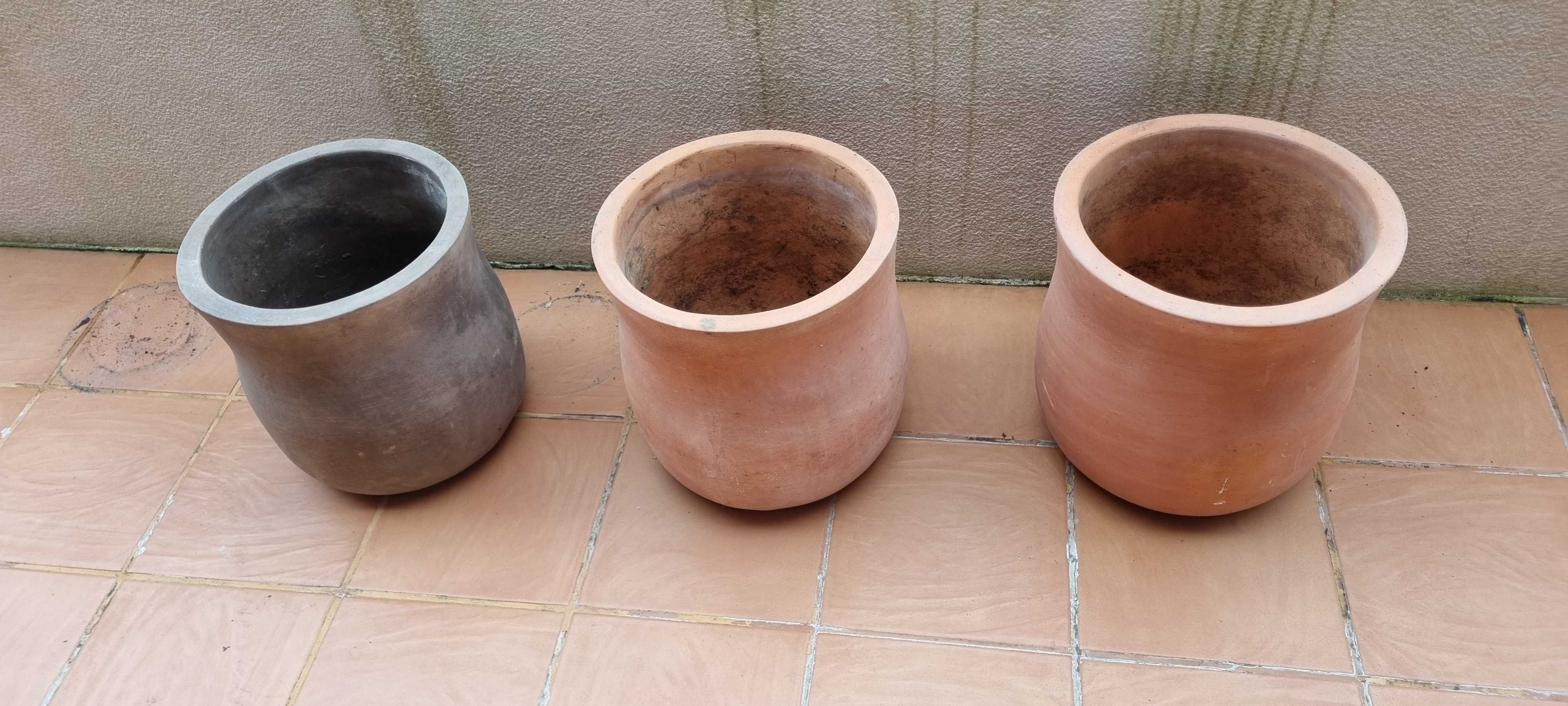 Seis vasos terracota da Area Store :  três 37x36cm + três 19x24cm