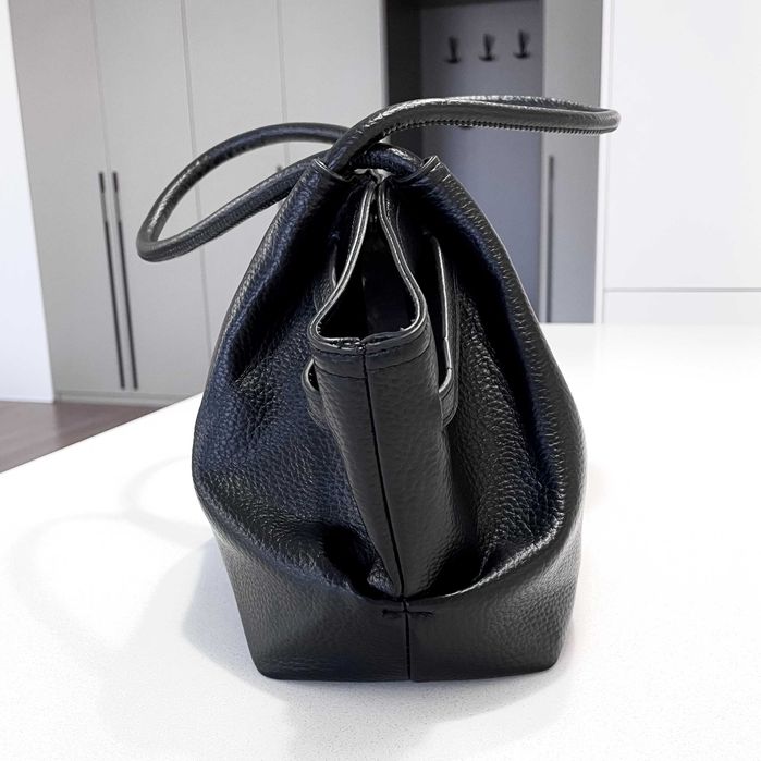 Стильна жіноча сумка гондола преміум якості екошкіра чорна велика тоут