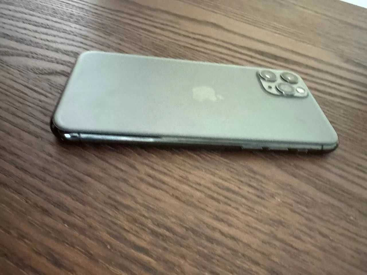 iPhone 11 Pro 94% батарея. Гарний стан