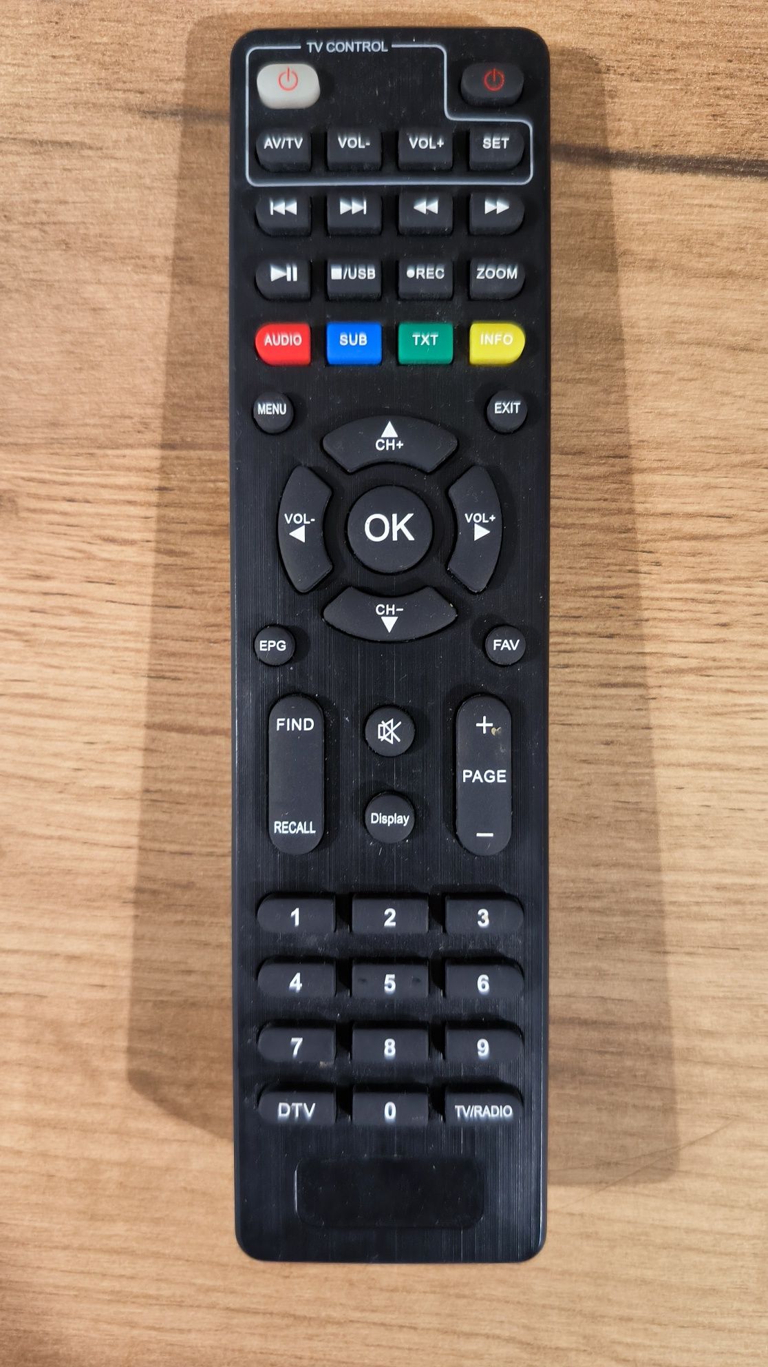 Dekoder Tuner DVB-T2/C Full HD 1080p H.265 OPTICUM, pilot samouczączy