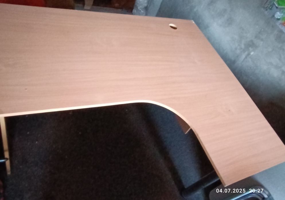 Кутовий.  стіл .