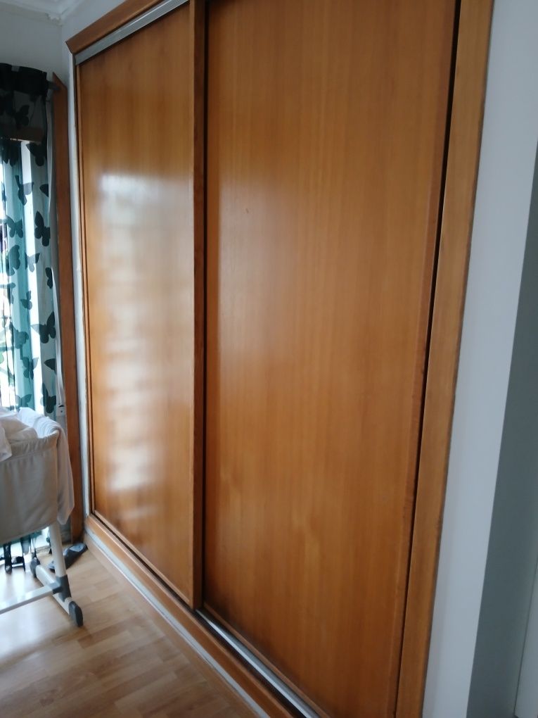 Portas de roupeiro e respectivas calhas