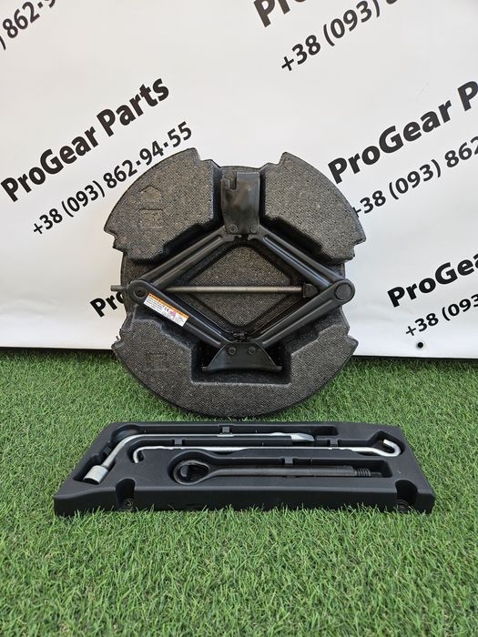 Оригінальний органайзер домкрат набір ключів Toyota Rav 4 XA50 19-25