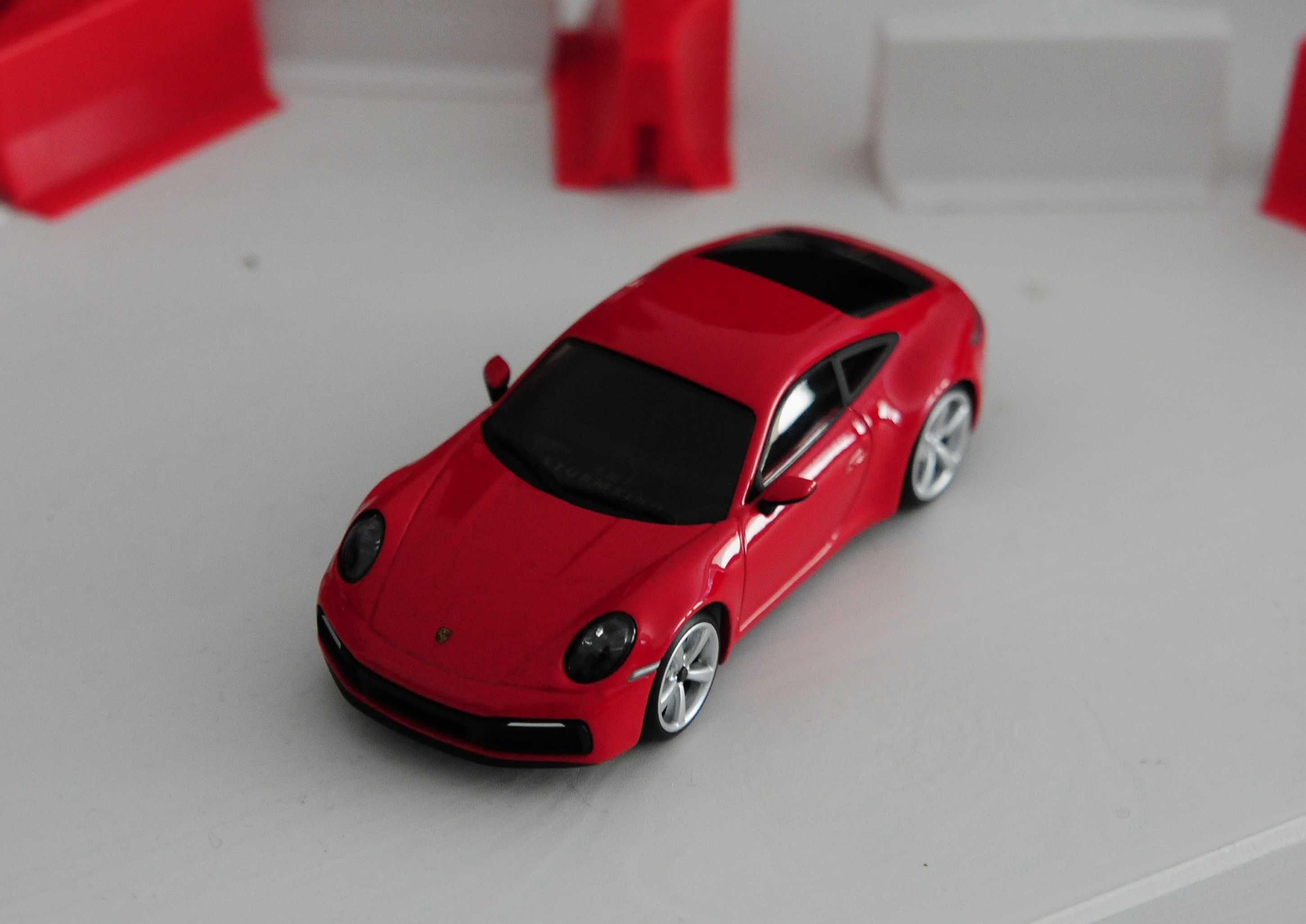Porsche 911 Carrera Guards Red 1/43 model zdalnie sterowany Bluetooth