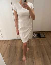 Biała sukienka z tłoczeniami