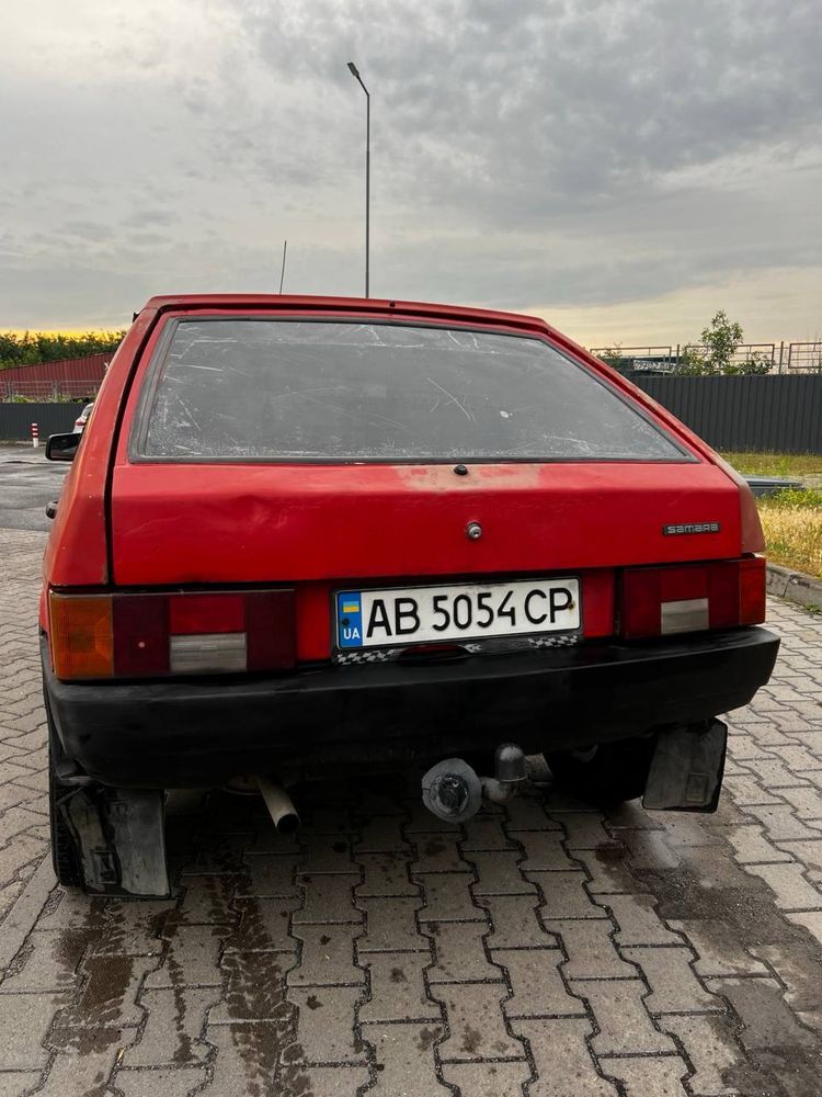 Автомобіль 2109 1988 року.