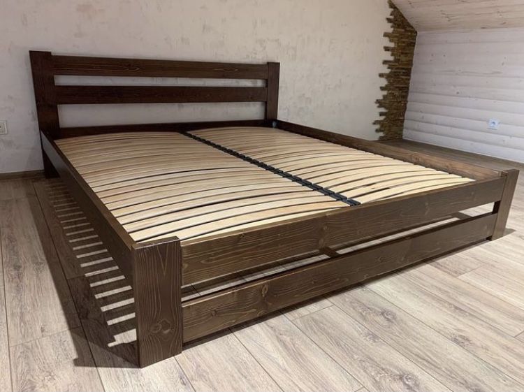 Якісне деревяне ліжко!