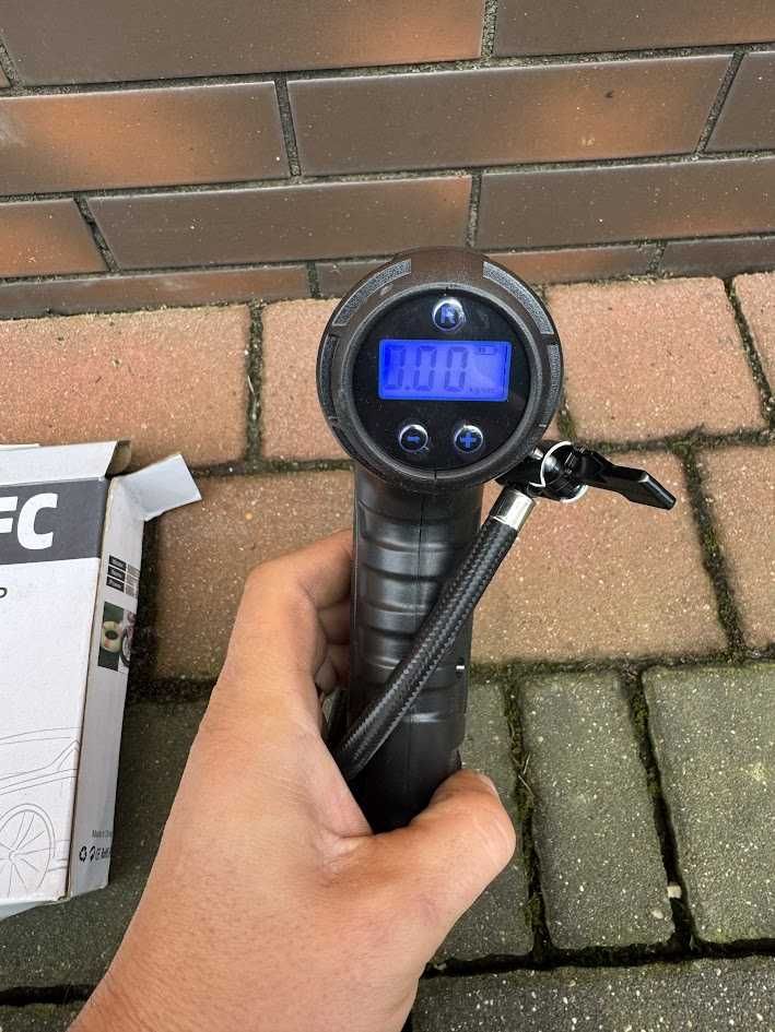 Pompka elektryczna CZK-3665 czarny mini sprężarka przewodowa