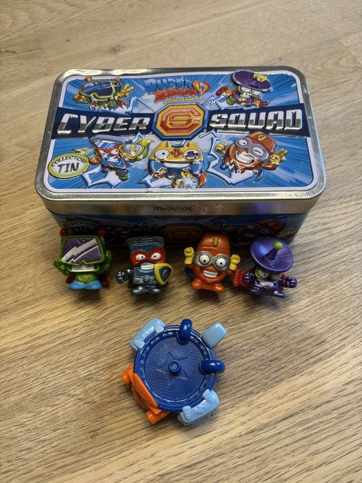 Zestaw Superzings super zings Cyber squad pudełko pojazd