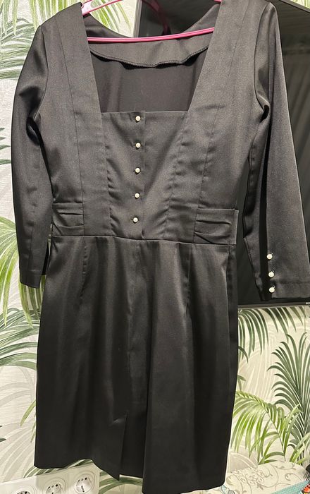 Чорна сукня з перлинками