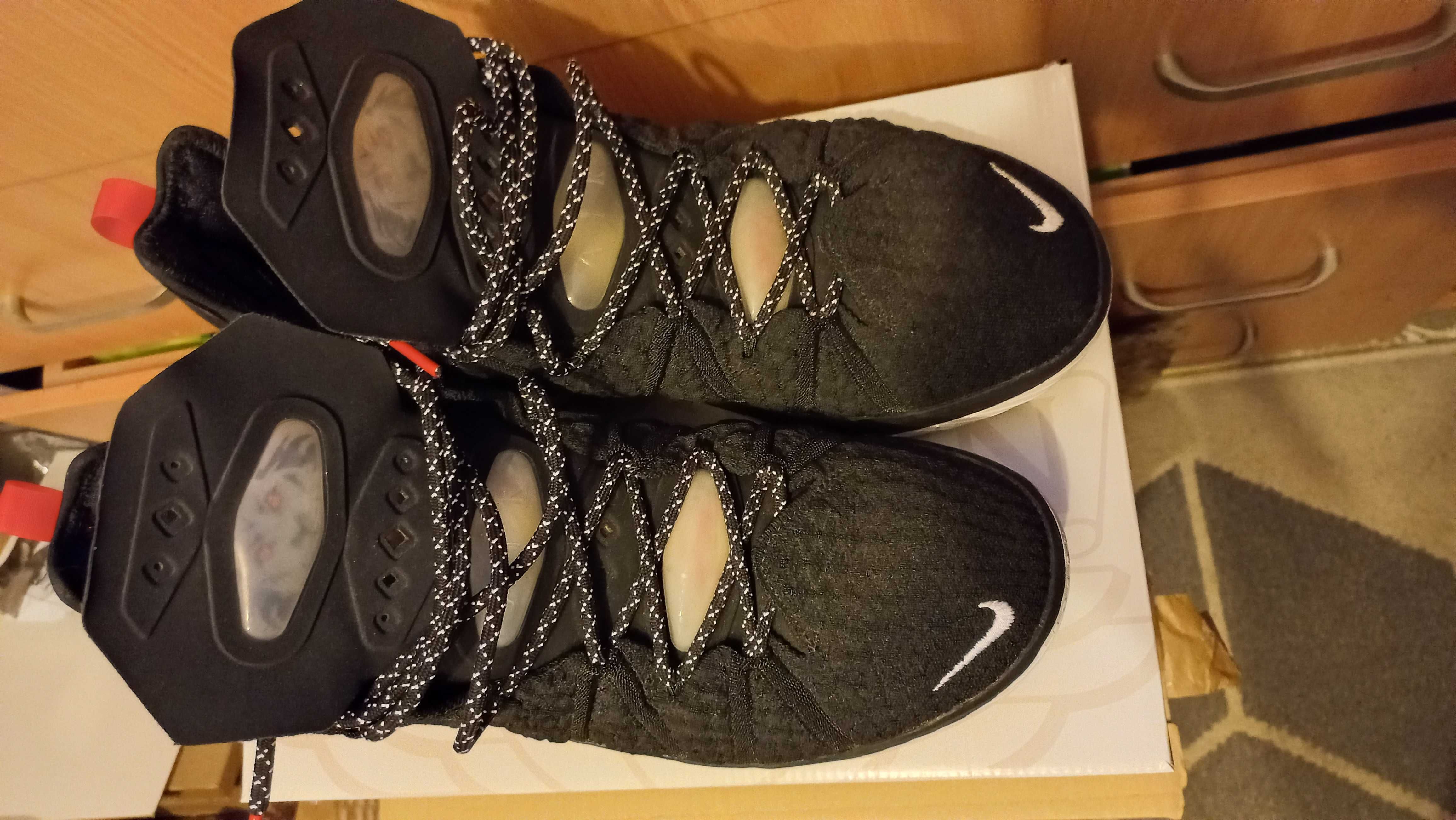 Nike LeBron 18 w kolorystyce "Bred" roz. 46