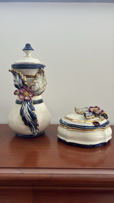 Conjunto de Guarda Joias e Jarro de Porcelana