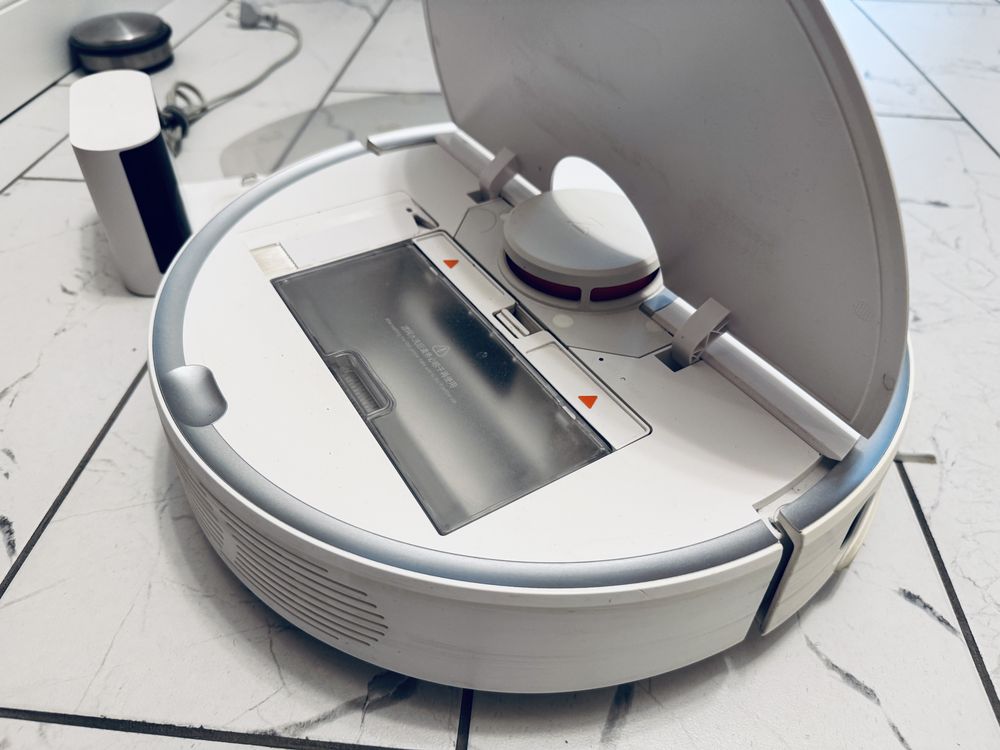 Odkurzacz Roboroc S5 - robot sprzątający z funkcją mopowania.