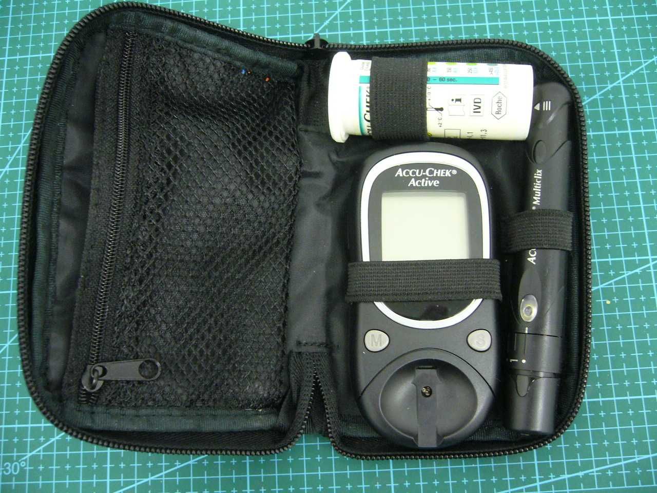 Glukometr Accu-Chek model GC