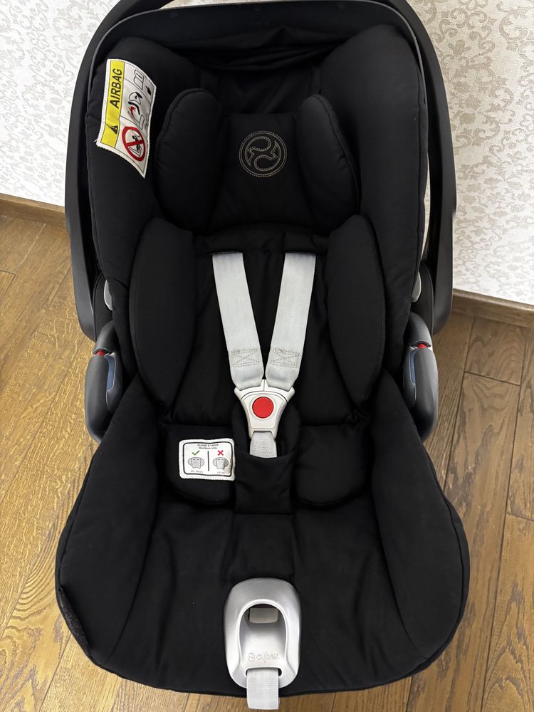 Автокрісло Cybex Cloud Z і-Size Deep Black(чорне)