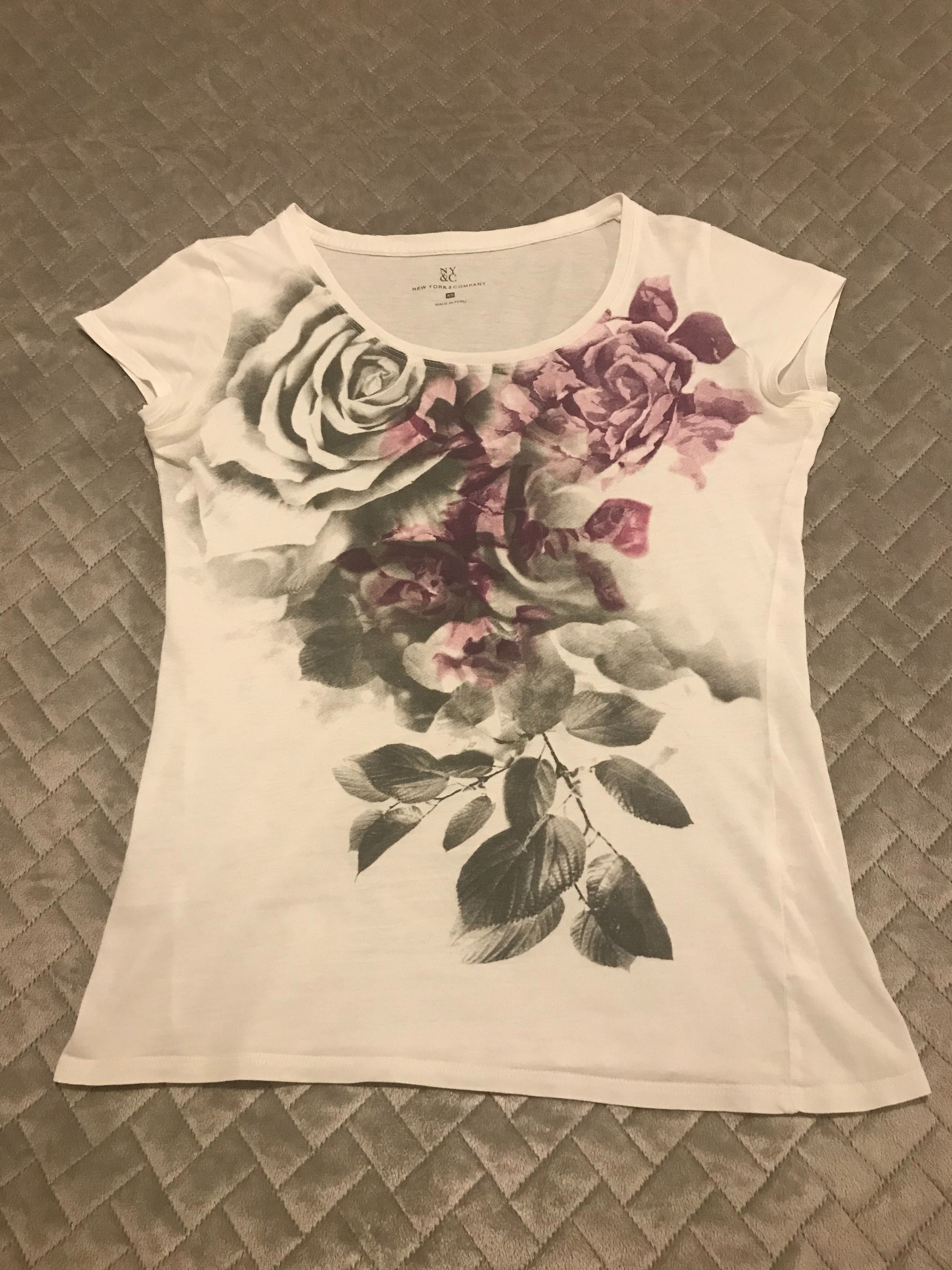 Biały T-shirt ze wzorem New York & Company rozm. XS