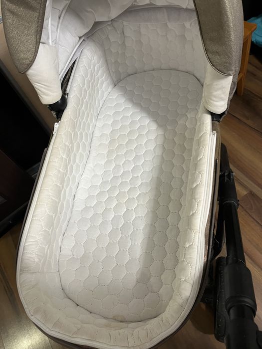 Продам кроватку и коляску срочно