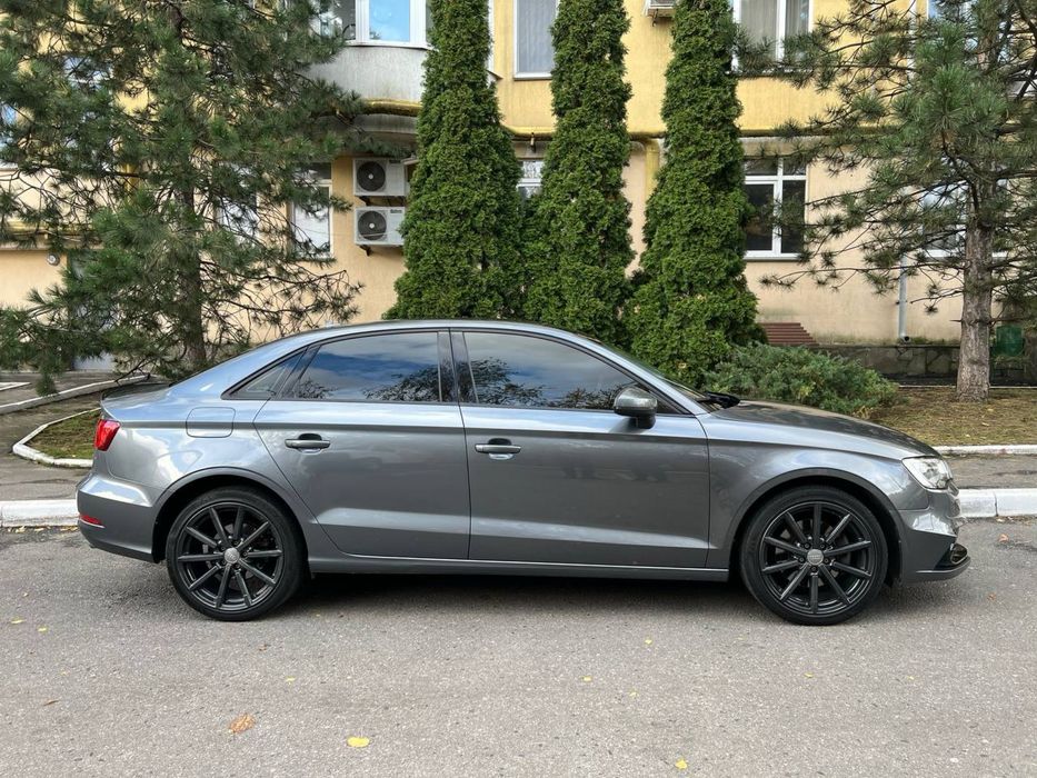 Продам AUDI A 3 2015 року