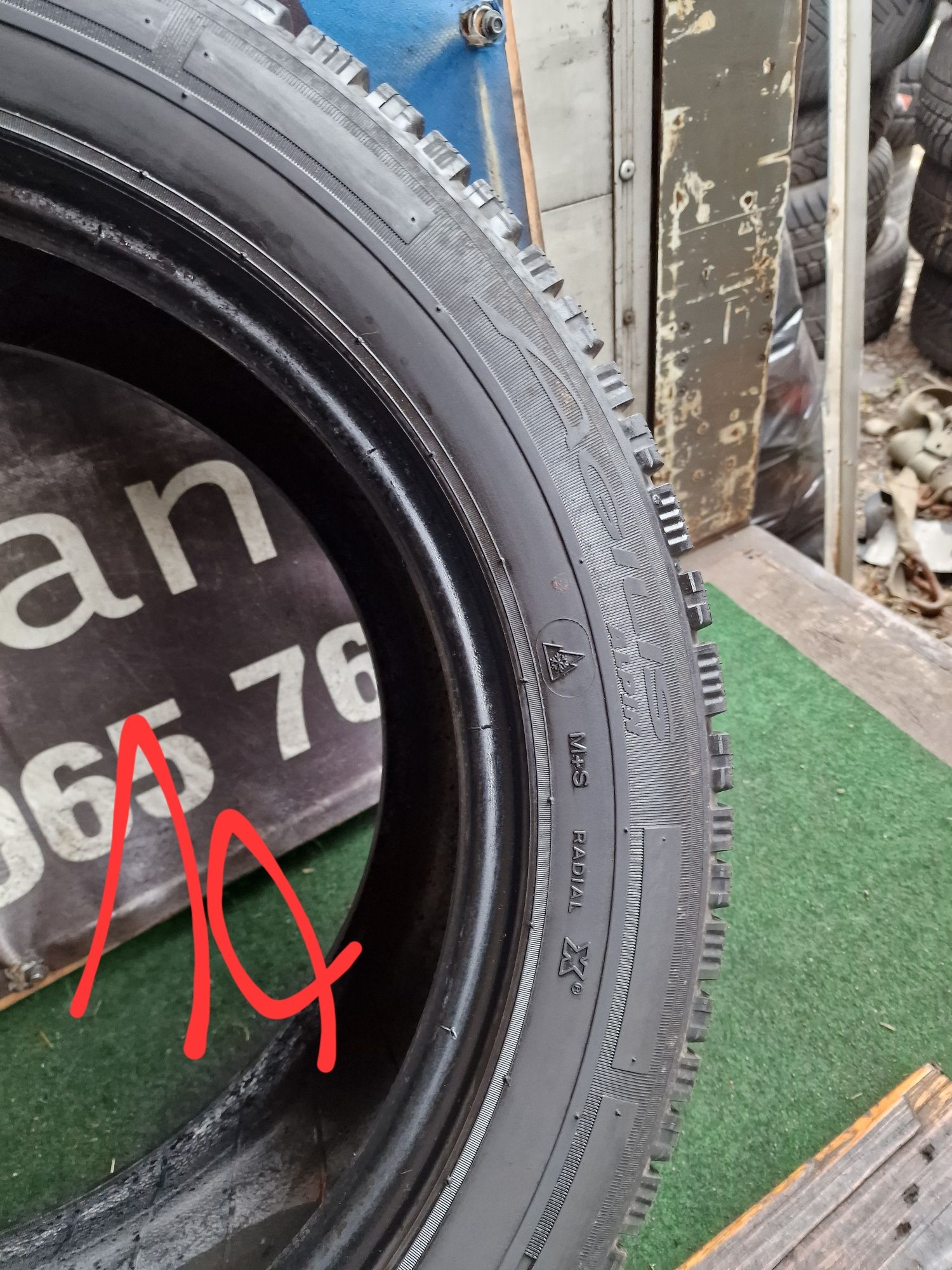 Opony zimowe 215/60/17C Michelin wzmacniane Para 7.8mm