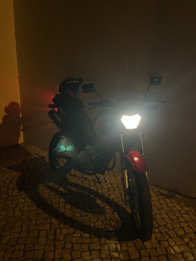 Moto falcon nx400
