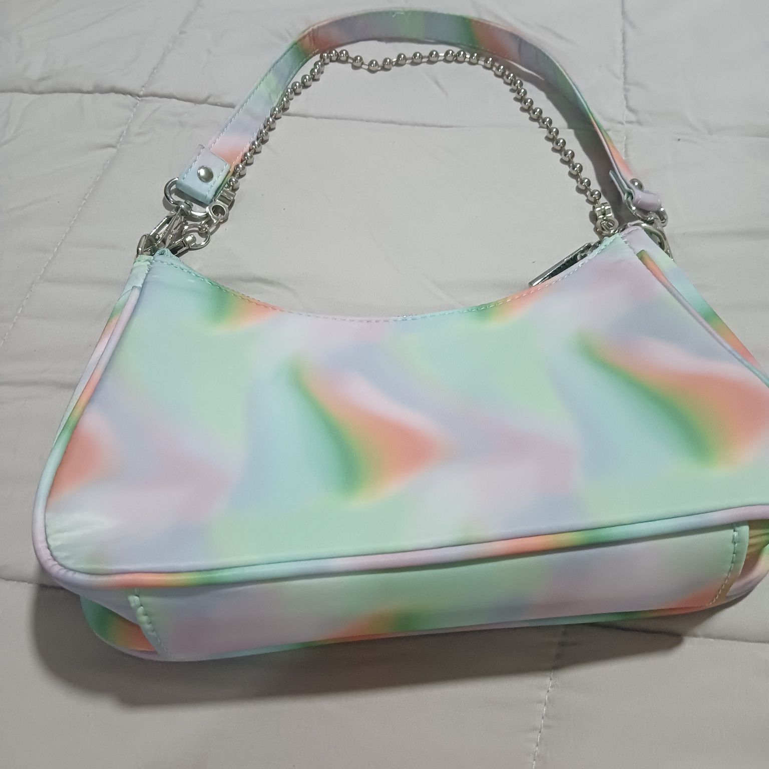 Bolso Arcoiris con apliques metálicos