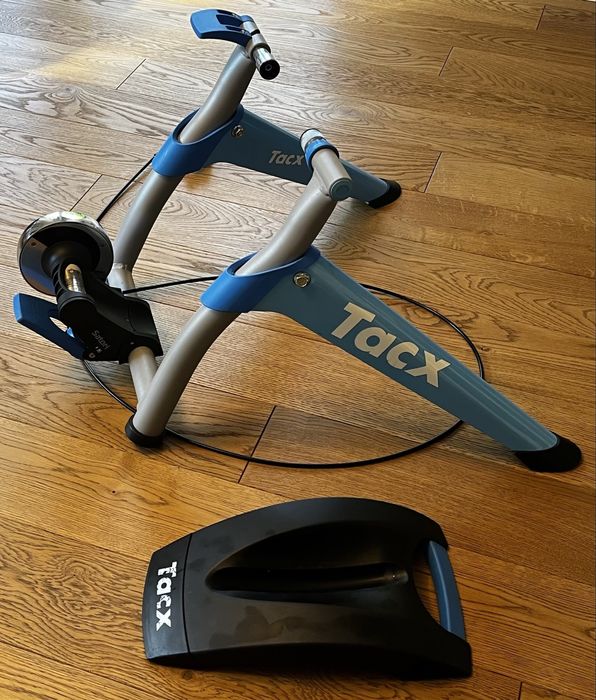 Trenażer Tacx Satori T2400 + opona Continental Hometrainer