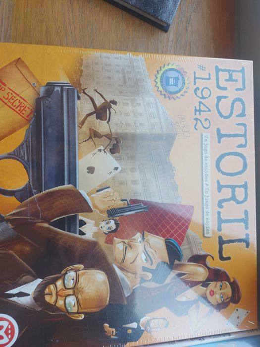 Jogo de tabuleiro (espiões)