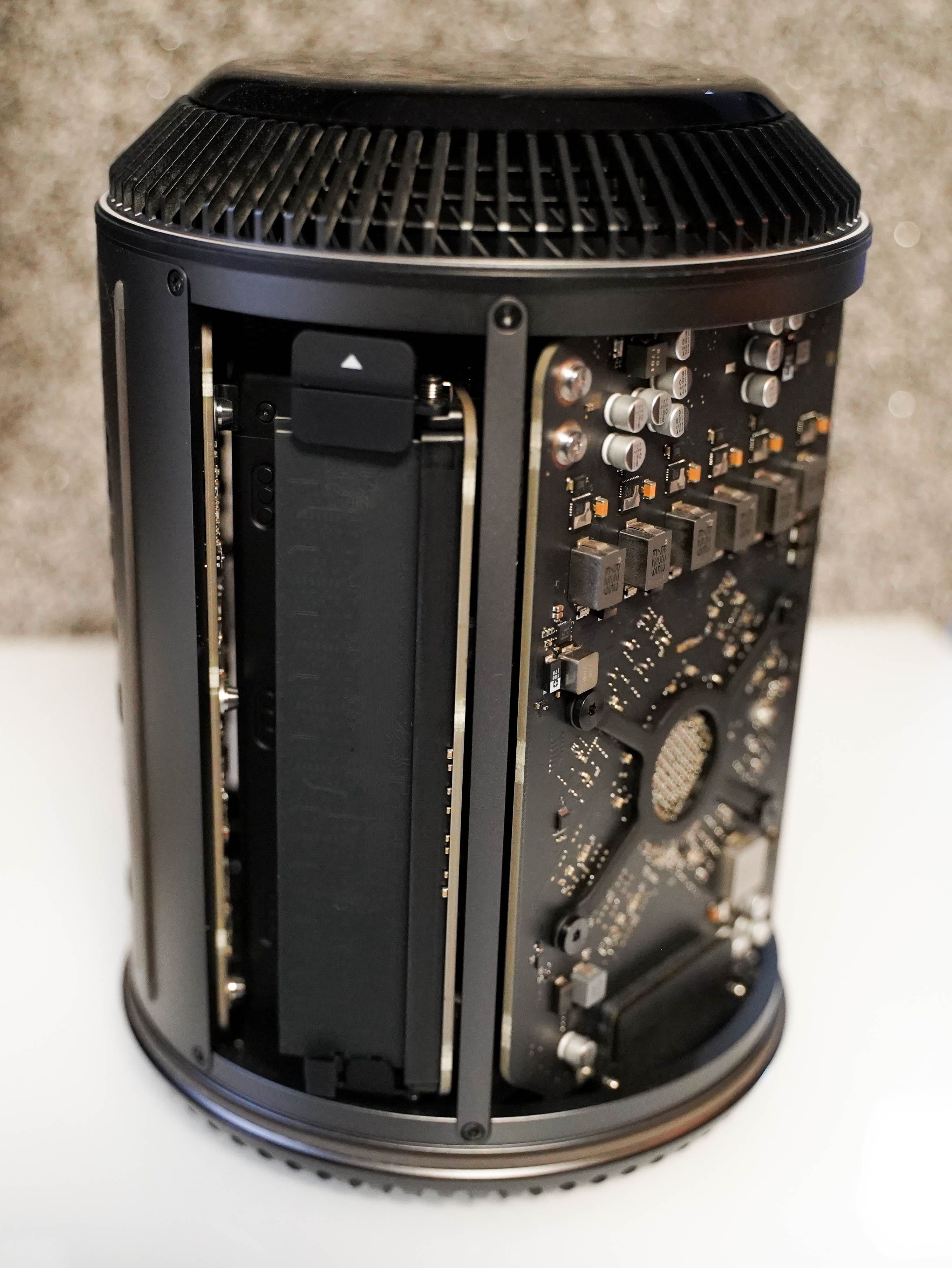 MAC PRO late 2013 3,5 ghz Intel xeon E5 250GB