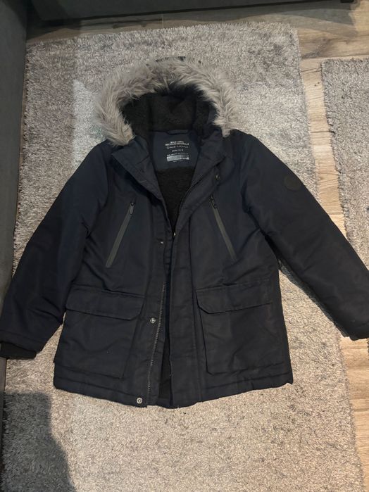 Vendo quispo preto de menino ( 8-9 anos) da primark em bom estado