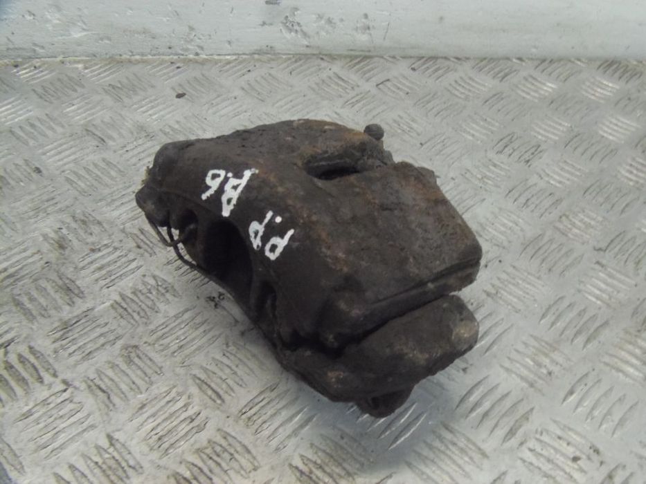 PASSAT B6 1.9 TDI ZACISK HAMULCOWY PRAWY PRZÓD