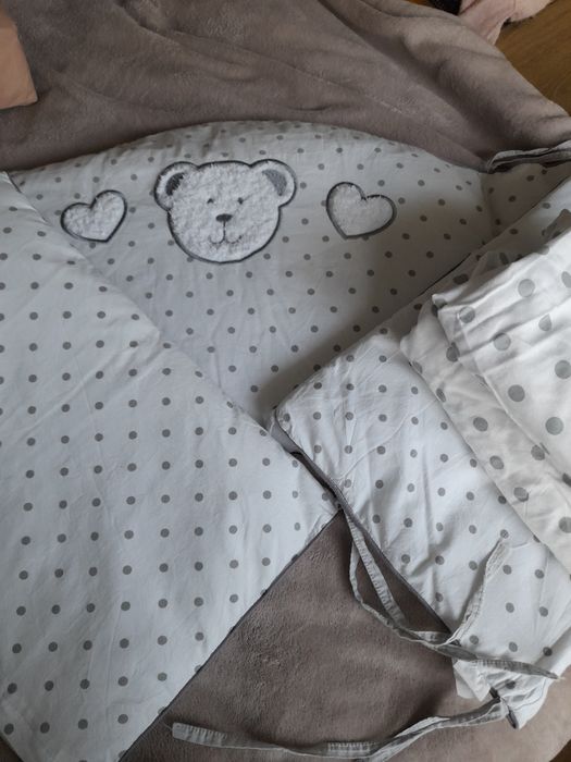 Ochraniacz na łóżeczko gratis pościel