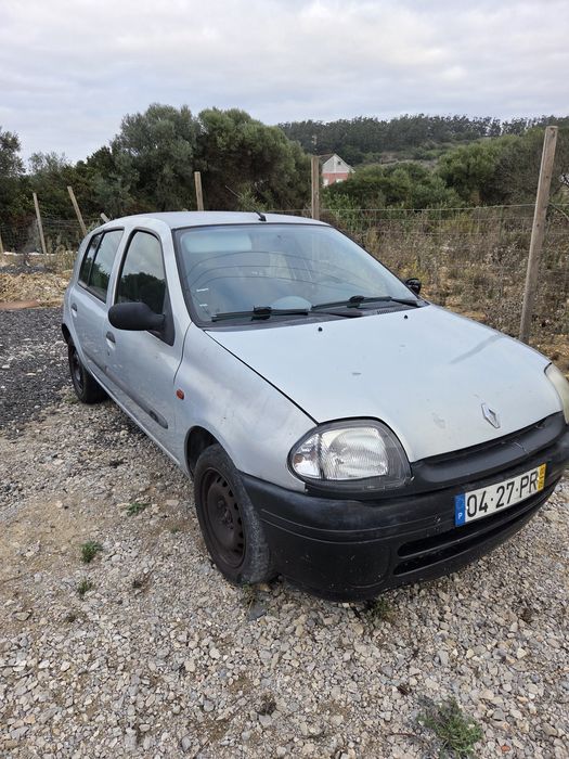 Renault Clio 2000 1.2 RN — 400 eur [carro não anda]