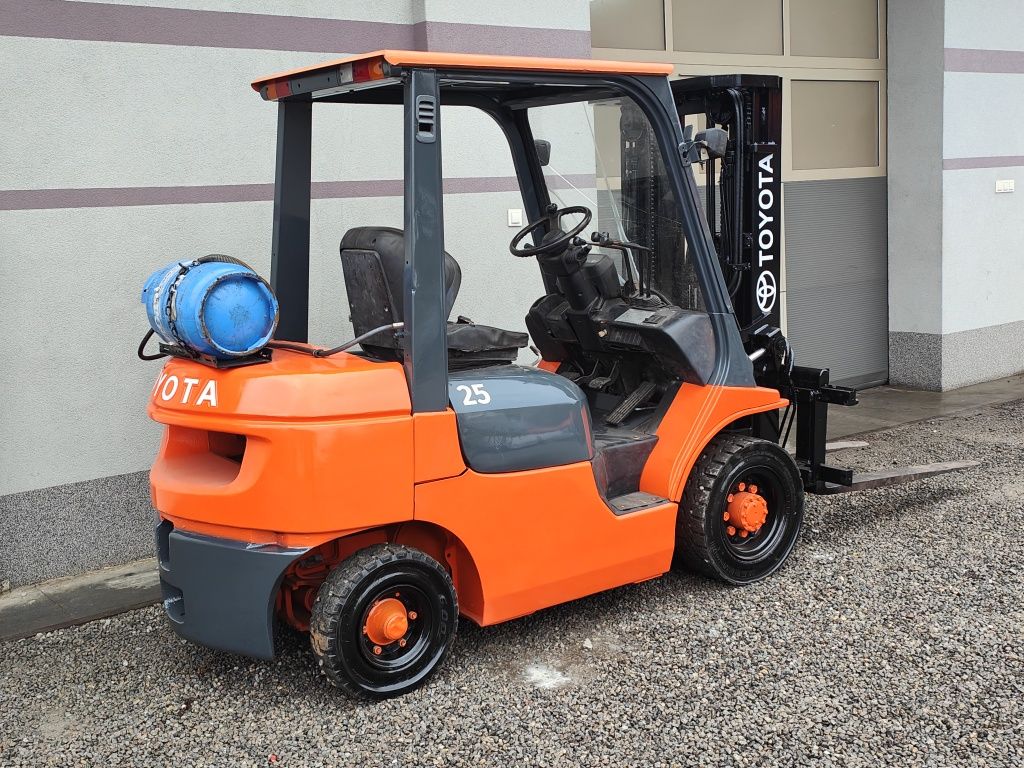 Wózek widłowy Toyota 7FG25 Lpg 2.5T Triplex 4.3m z Niemiec Wolny Skok