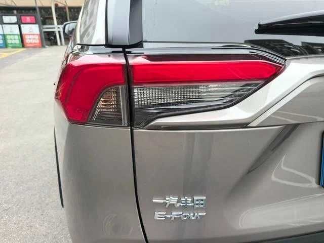 Toyota RAV4 2020 року