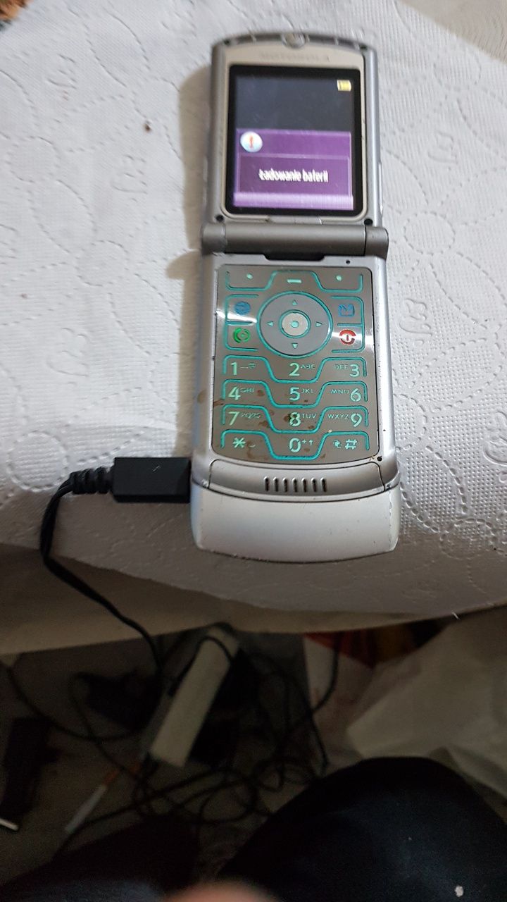 Motorola v3, bez simlocka, na prezent choinkowy seniorom