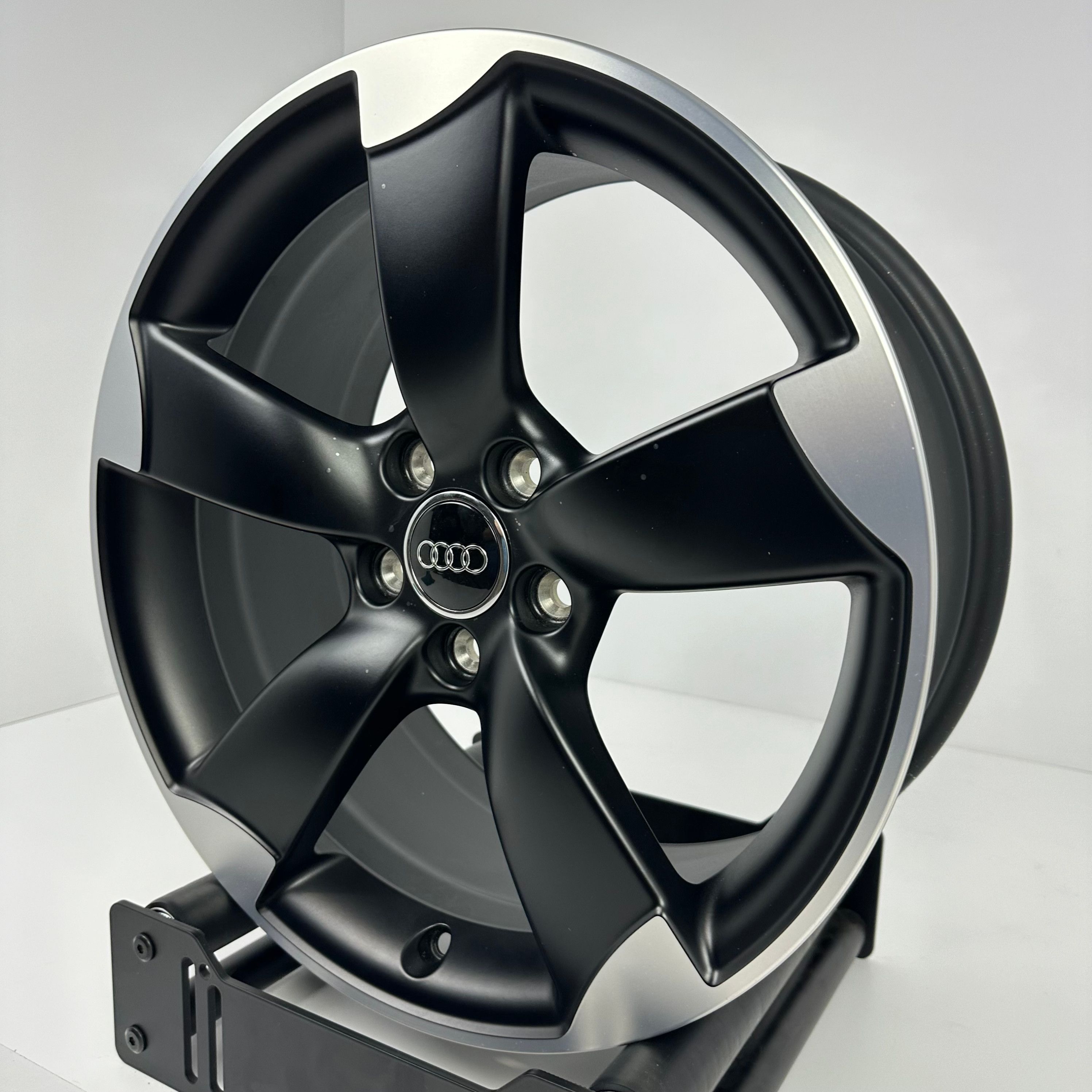 NOWE Oryginalne Felgi Audi 18" S3 A3 A4 A6 A8 Q2 Q3 TT