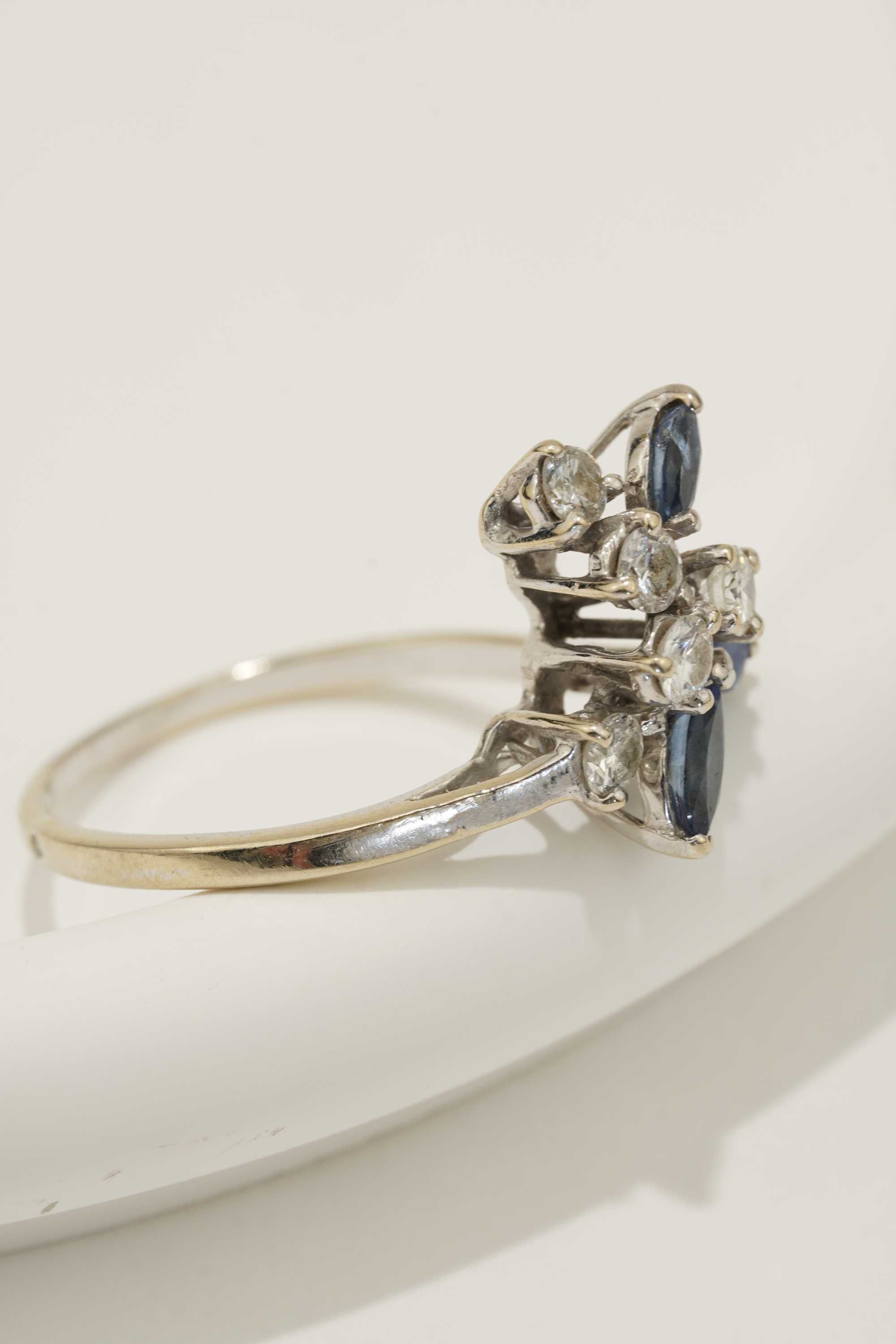 Złoty pierścionek z brylantami i Szafirem 0.36 ct