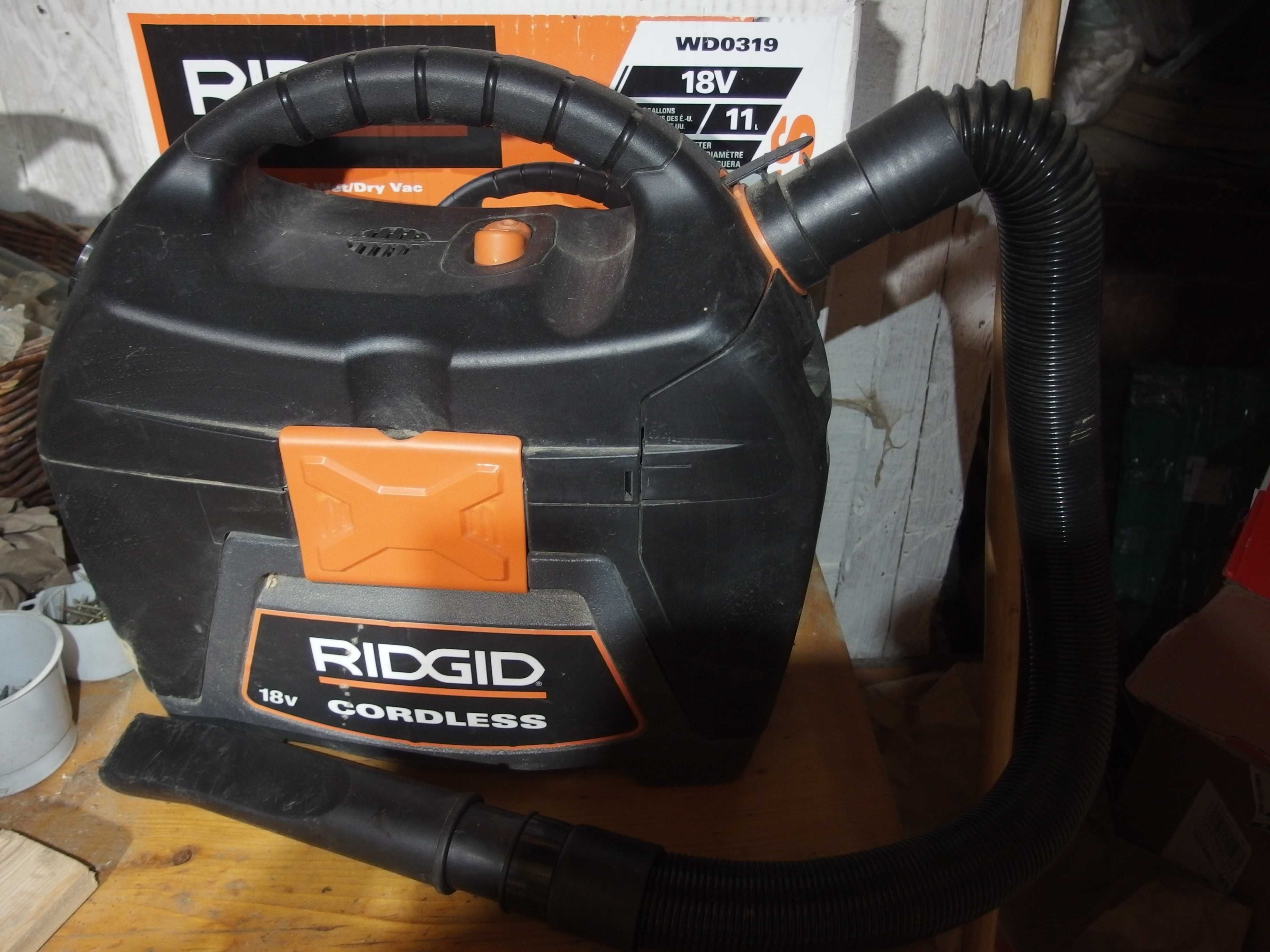 RIDGID WD0319 18V Li-Ion найпотужніший акумуляторний порохотяг пилосос