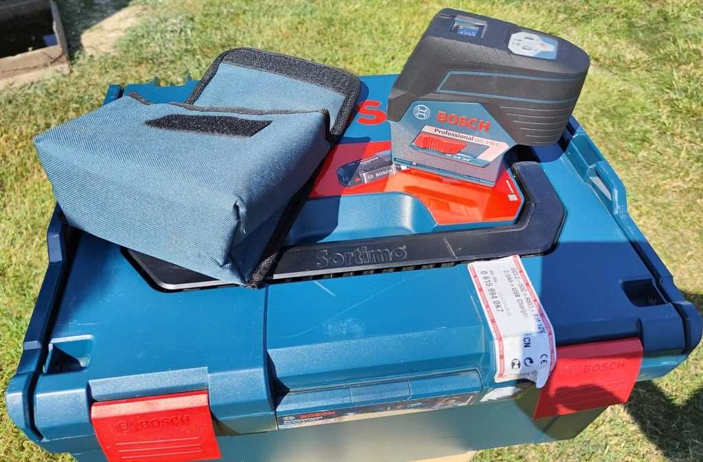 BOSCH Laser liniowy GCL 2-50 C z uchwytem RM3 12V 1x2Ah Pilot L-Boxx