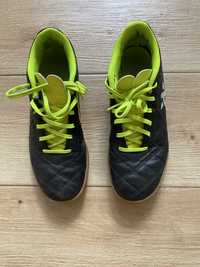 Kipsta halówki buty sportowe halowe do piłki nożnej 37