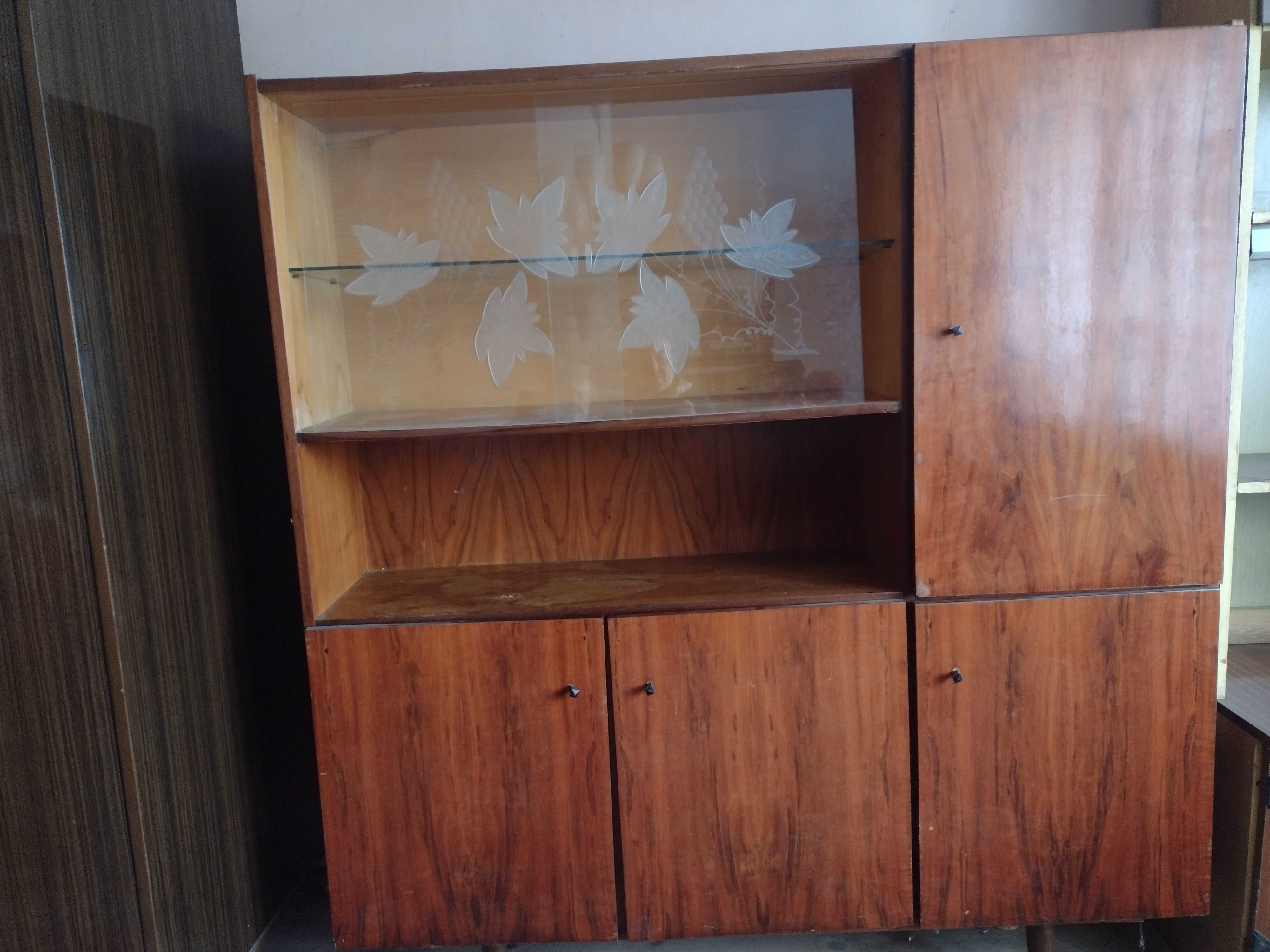 Kredens z lat 70tych