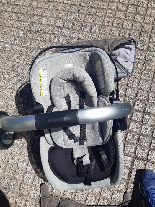 Carro de bebé e cadeira auto