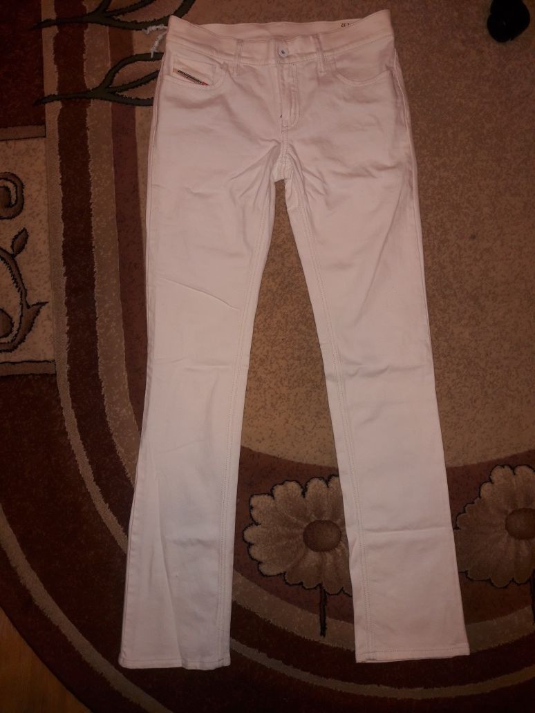 Diesel LIV białe spodnie jeansowe W28L32
