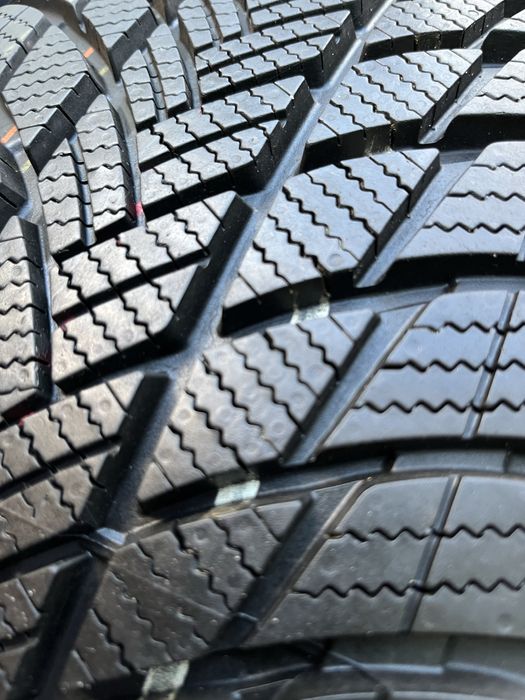 2x 215/55/18 Bridgestone Blizzak LM 001 NOWE 2023/24 rok