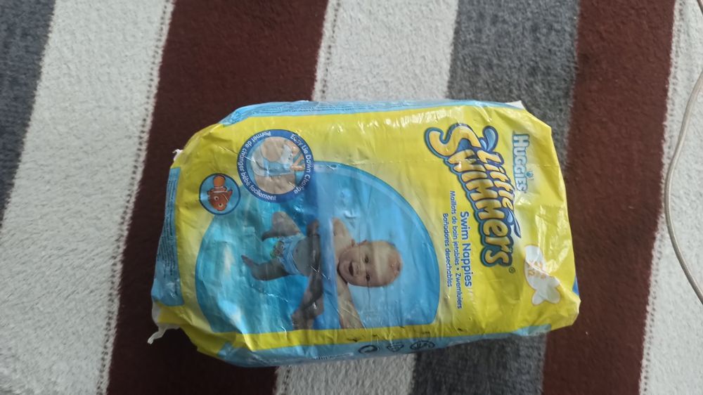 Памперси. Підгузники для плавання