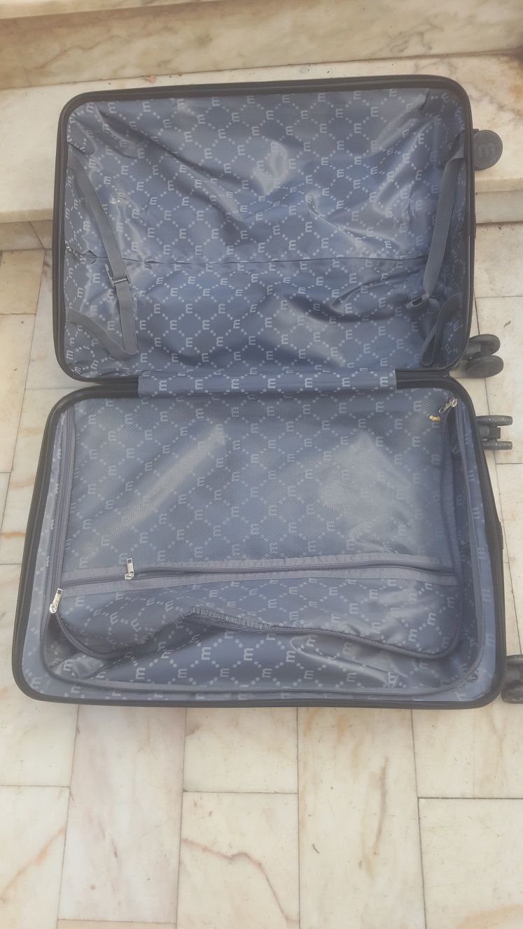 Mala Trolley ou levar á mão a mala é rigida
