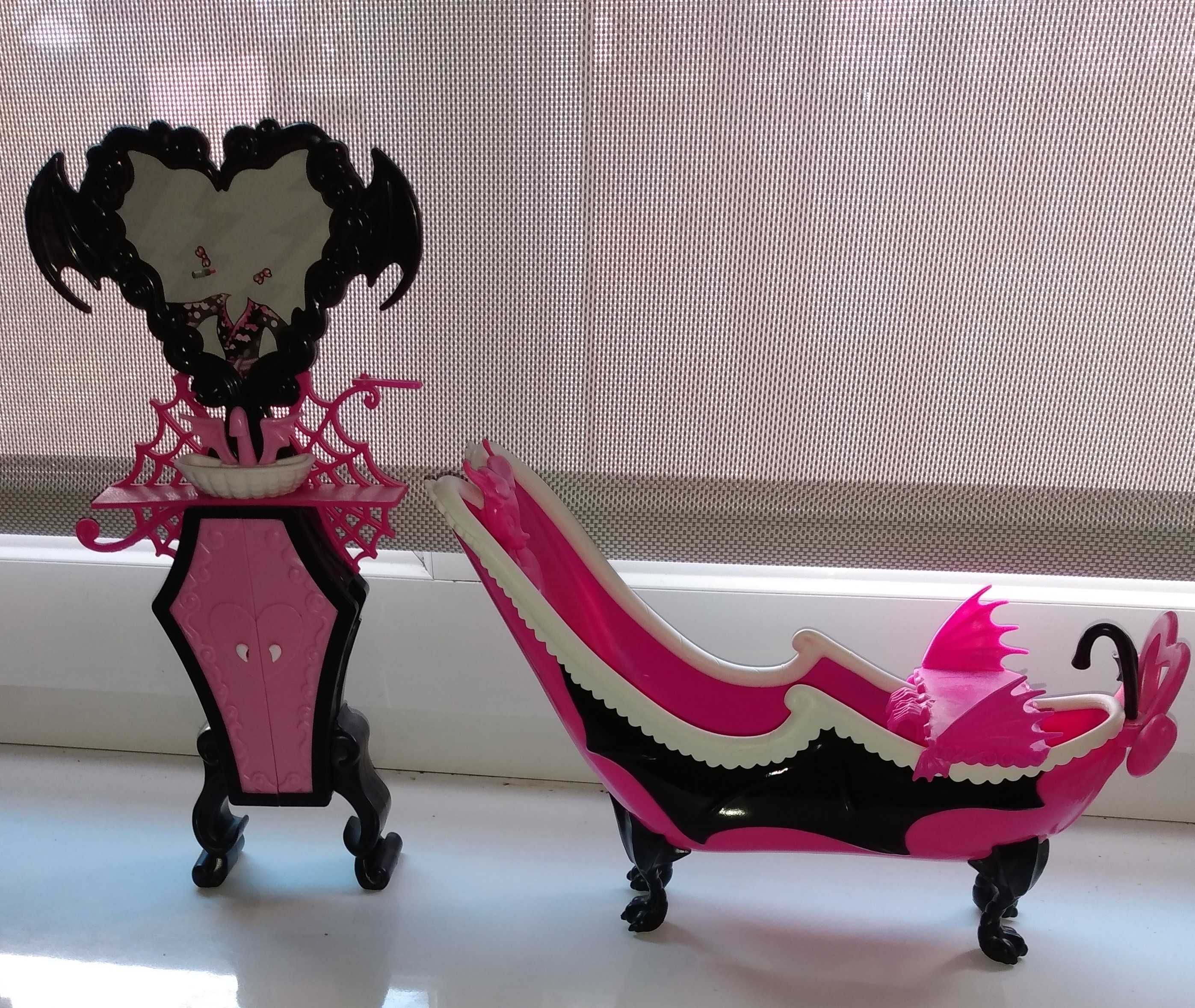 Zestaw mebelków dla lalki Monster High