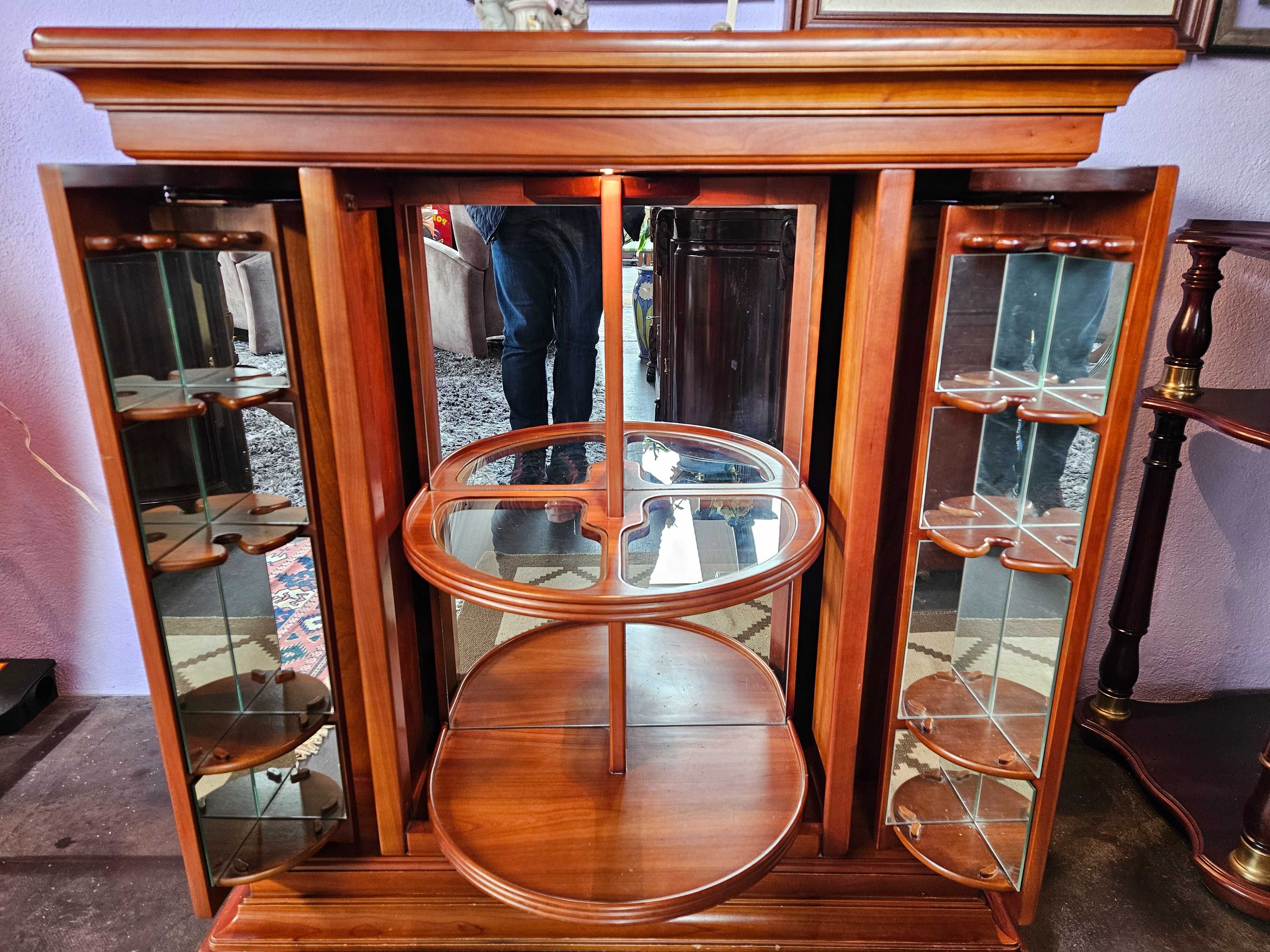 Móvel bar com abertura única e exclusivamente de forma elé